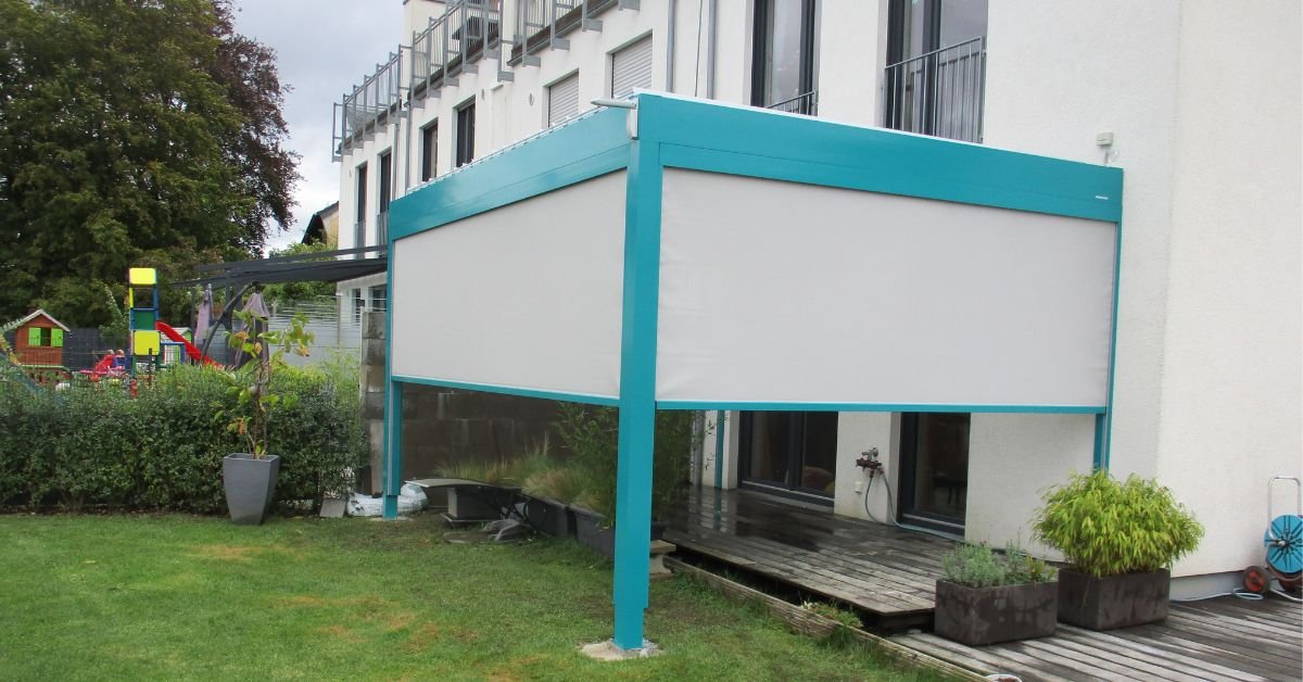 WAREMA Lamaxa Lamellenanlage mit Sonderfarbe Senkrechtmarkisen und Windwächter in Wuppertal